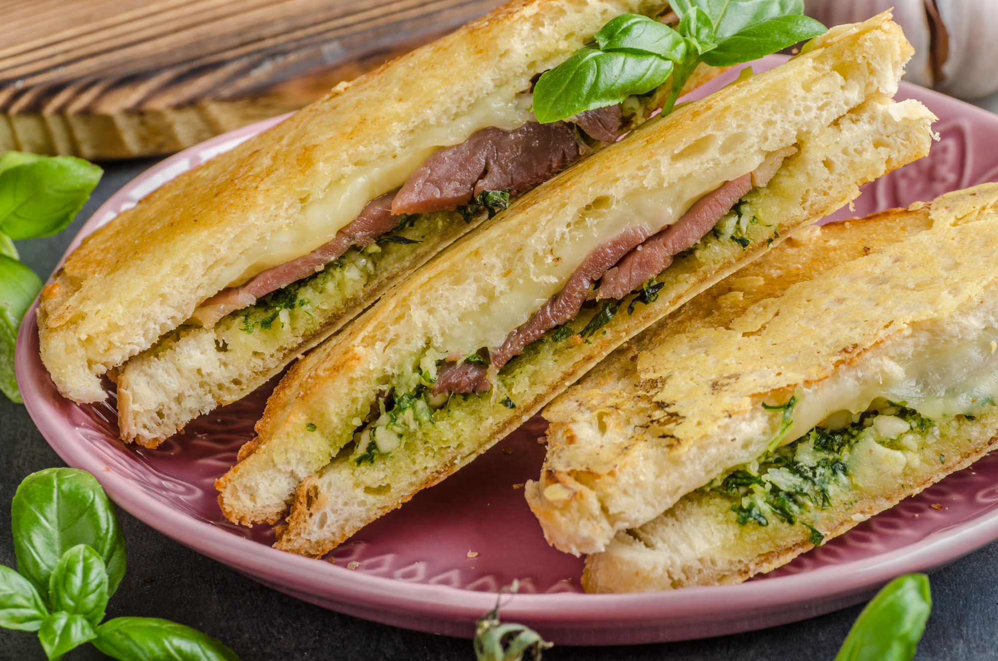 Panini med kylling, pesto og mozzarella